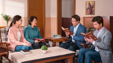 De belofte van de Heer luidt dat hij zal wederkeren om ons mee te nemen naar het hemelse koninkrijk, maar toch zeggen jullie dat de Heer al is geïncarneerd om het oordeelswerk in de laatste dagen te doen. De Bijbel voorspelt duidelijk dat de Heer op wolken zal neerdalen met kracht en grote glorie. Dat is iets heel anders dan wat jullie hebben verklaard, namelijk dat de Heer al is geïncarneerd en heimelijk onder de mensen is neergedaald.